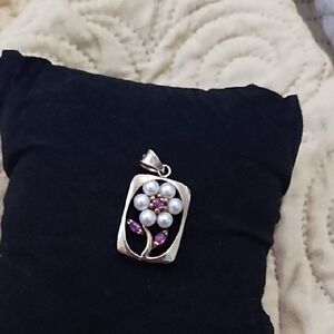 14 k Pendant With Pearls And Rubies